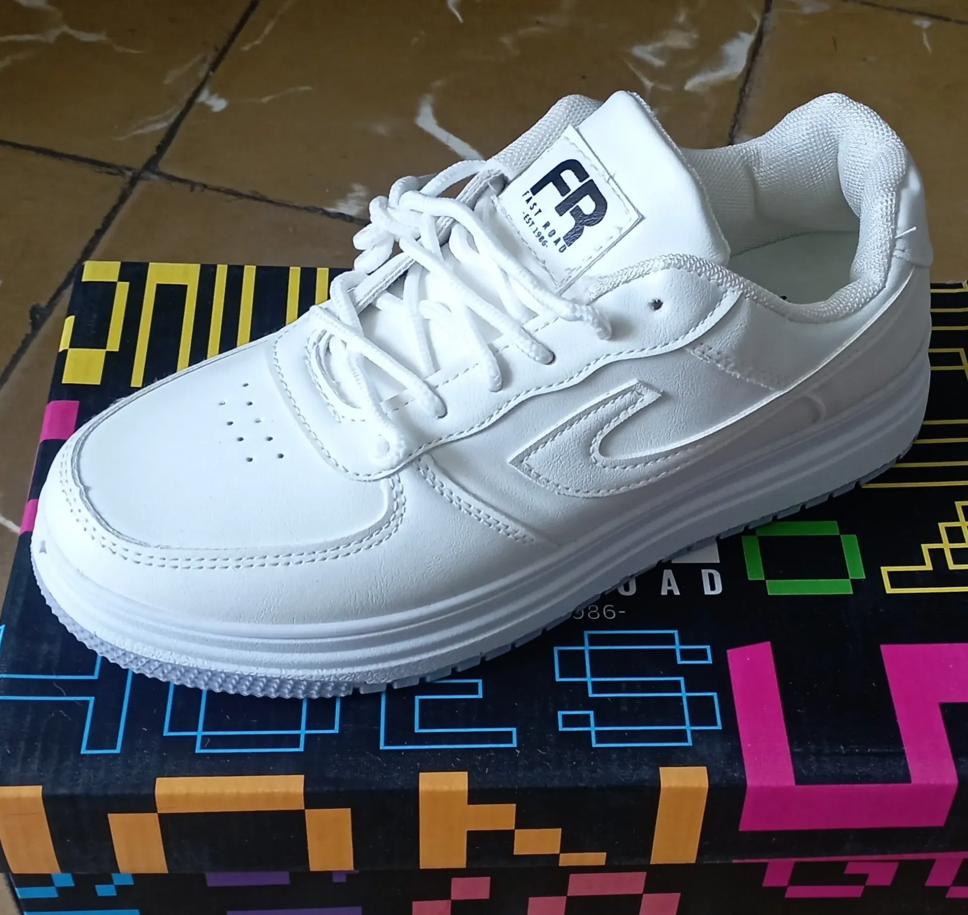 Modelo TOGAR 15 – Blanco Material