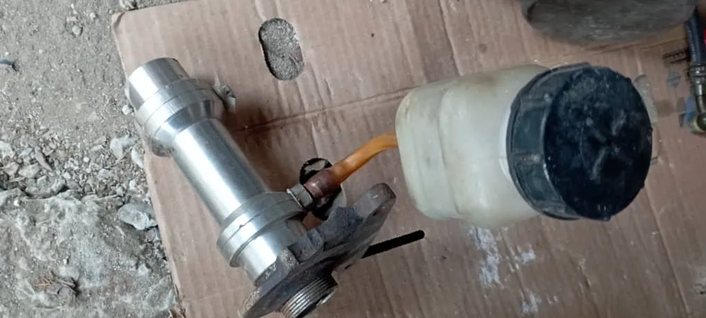 Bomba de freno con depósito